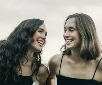 Carolina Alabau y Elia Bastida