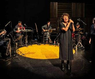 La Fiesta Desde Fuera - Lola Botello y Juana Gaitán