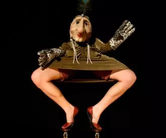 Le Boustrophédon - La anciana y su pianista