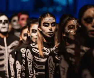 ¡Entre Calaveras y Canciones!