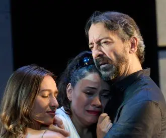 Una Distancia Necesaria - Teatro Espejado