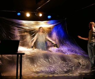 Por todas las lunas de hierro