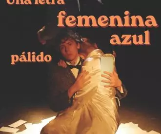 Una Letra Femenina Azúl Pálido