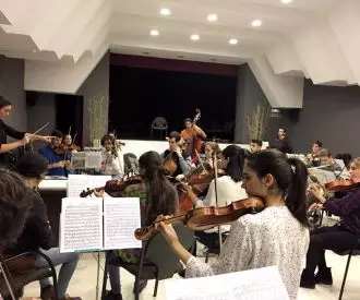 Orquesta Sinf&oacute;nica M&uacute;sica Maestro