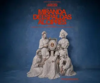 Miranda de Espaldas al Ciprés