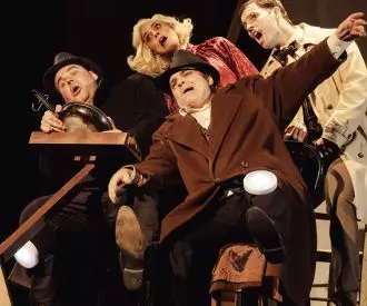 39 Escalones, una Comedia de Muerte