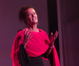 Tres fábulas para un mundo torcido - María Carrera