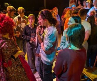 Aplausos para un cadáver