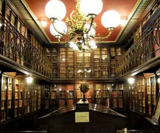 Biblioteca Pública Arús