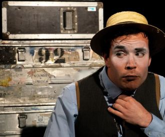 Paseando a Buster - cia Goutas Teatro