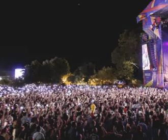 La Plaza Electronic Stage