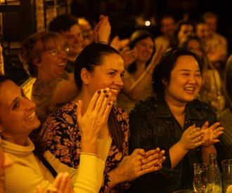 Failing in Love: Stand-up Comedy in English about love