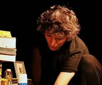 Mi Abuela, su Casa, una Ardilla Disecada y la Música Eléctrica