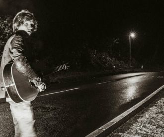 Jason McNiff sings Leonard Cohen