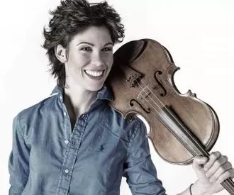 Isabel Villanueva, Viola