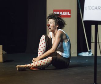 Frágil - cía Maria Andrés