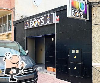 Boys Disco Pub