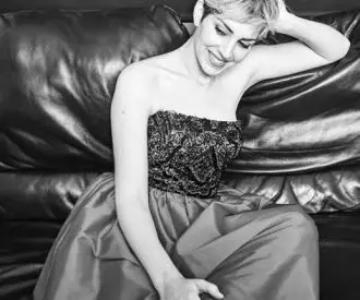 Laura Sierra, piano
